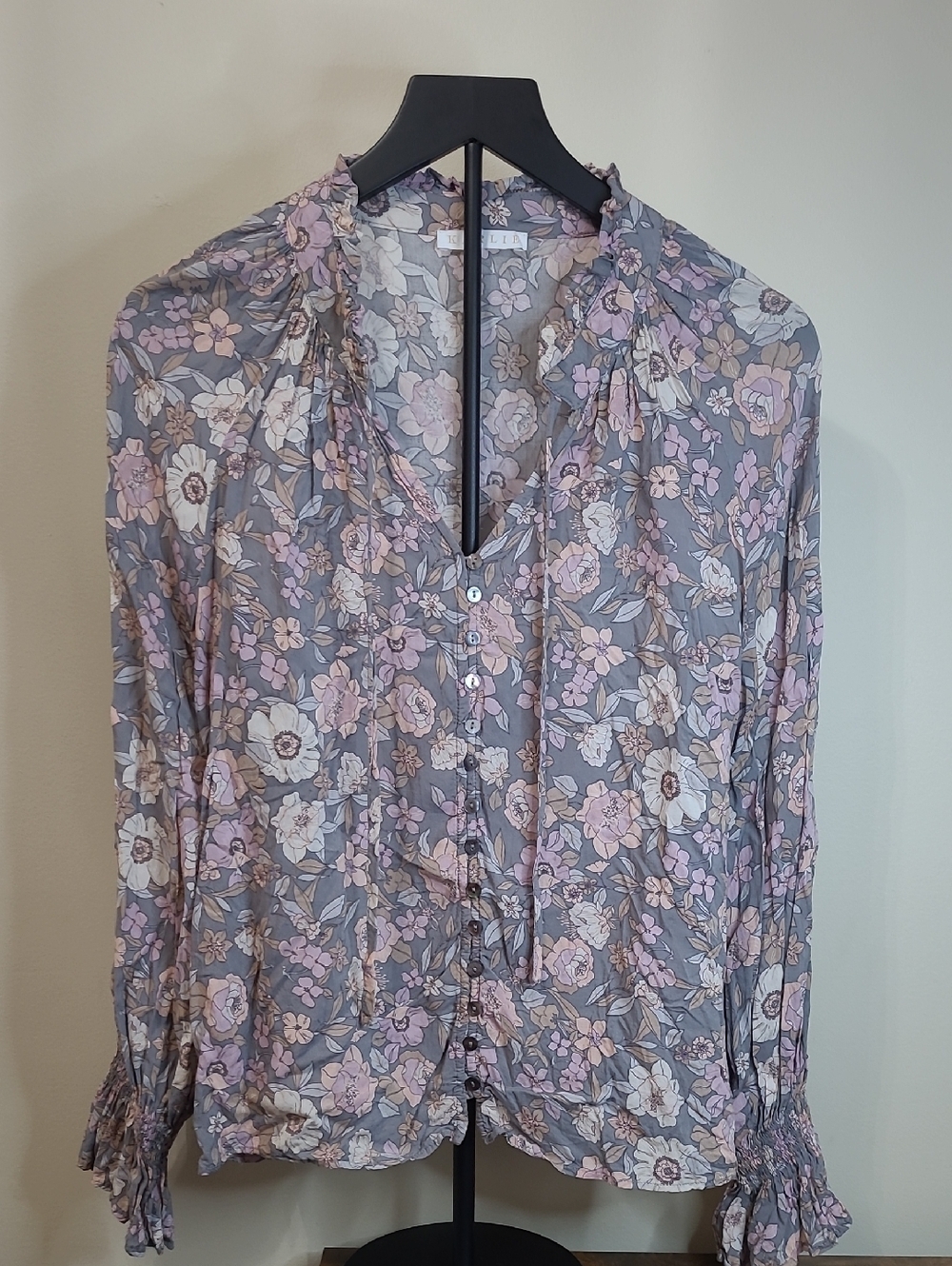 Karlie Gray & Pink Floral Design Button-Front Blouse size Large